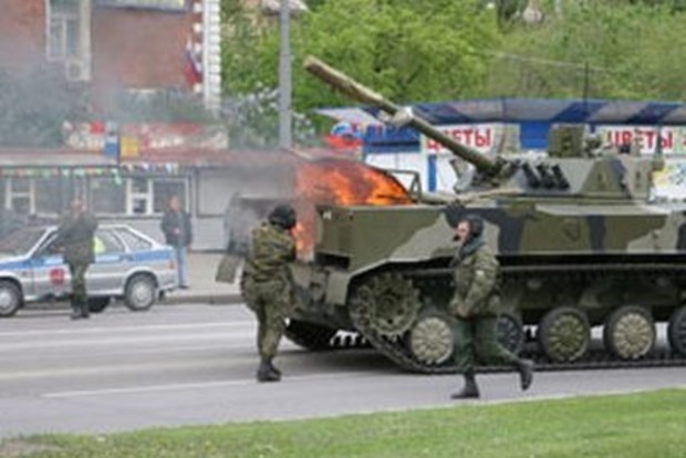 Два десантника утонули с боевой машиной на учениях в России