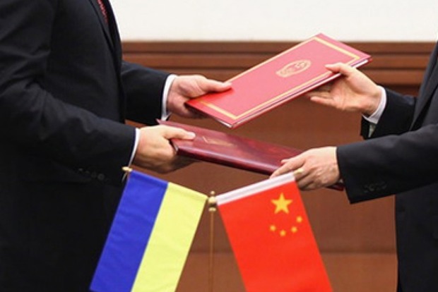 Украина и Китай обсудили снятие визовых ограничений между странами