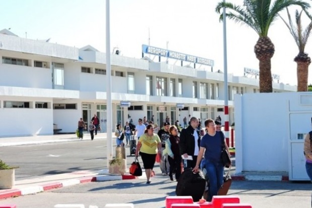 300 украинских туристов застряли в Тунисе из-за конфликта авиакомпании и турфирмы