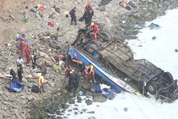 Автобус сорвался в пропасть в Перу: 48 погибших