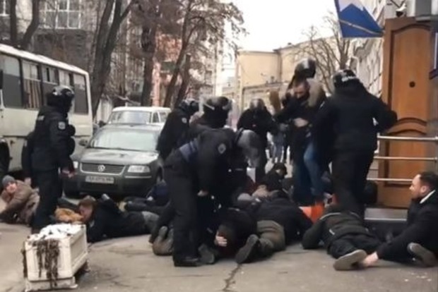 Затримання активістів в Києві. Крищенко вибачився за «Бандеру»