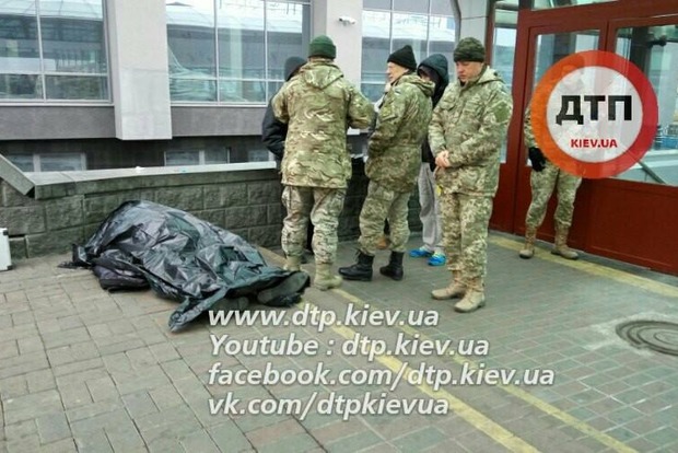 На вокзале в Киеве внезапно умер военный