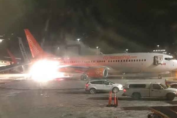 В Канаде столкнулись и загорелись два самолета: появилось видео