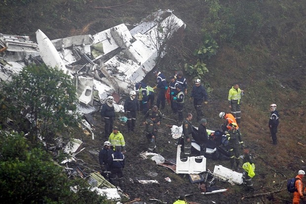 «Помогите нам! Мы падаем вниз». Опубликованы последние слова пилота самолета, разбившегося в Колумбии