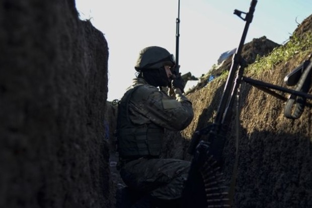 Оккупанты 62 раза обстреляли позиции сил АТО, двое бойцов погибли 