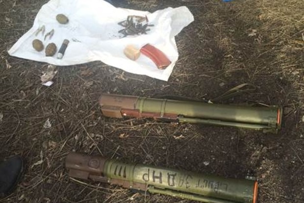 В Донецкой области СБУ разоблачила тайник с гранатометами