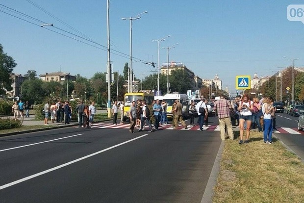 Ветераны АТО проводят митинг в Запорожье после драки с маршрутчиком 