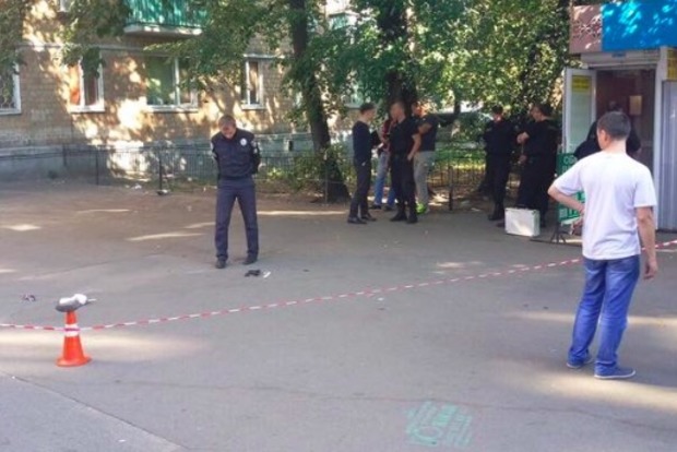У Києві перехожий затримав озброєного грабіжника «обмінки» (фото)