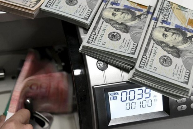 Валютные вкладчики бегут из Сбербанка, выведено уже 1,5 млрд долларов