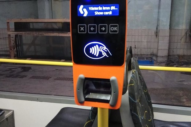 В транспорте Киева устанавливают автоматы для бесконтактной оплаты проезда
