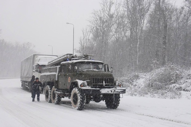 Рятувальники повідомили про ліквідацію наслідків снігопаду на заході України