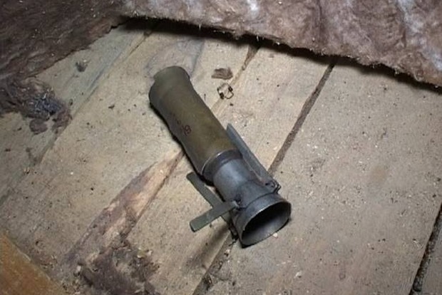 В Киеве в недостроенном доме продырявили крышу выстрелом из гранатомета