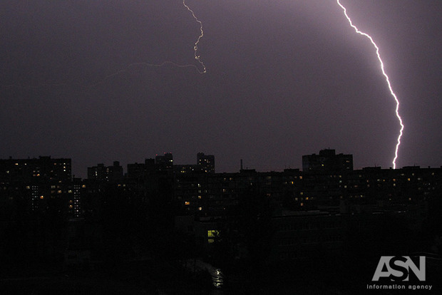 У деяких регіонах України оголошено штормове попередження