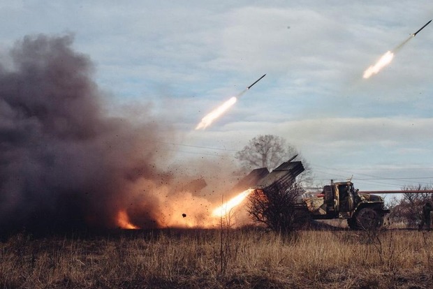 Боевики открыли огонь из «Градов», танков и минометов возле Красногоровки