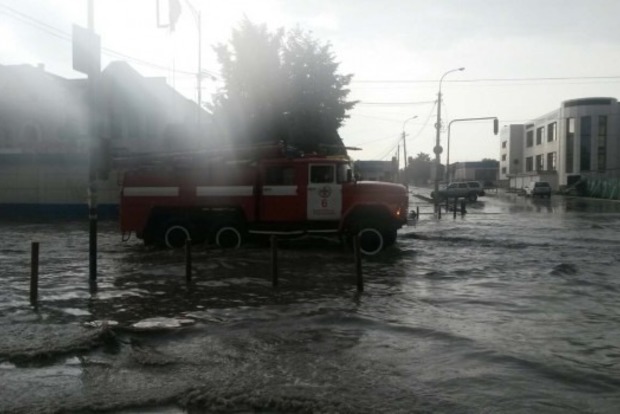 Ураган, ливень и град в Хмельницкой области: повалены 70 деревьев