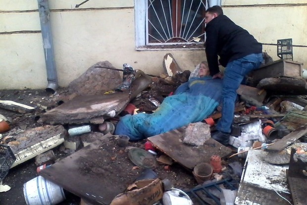 ﻿В Одесі на тротуар обвалився балкон з людиною