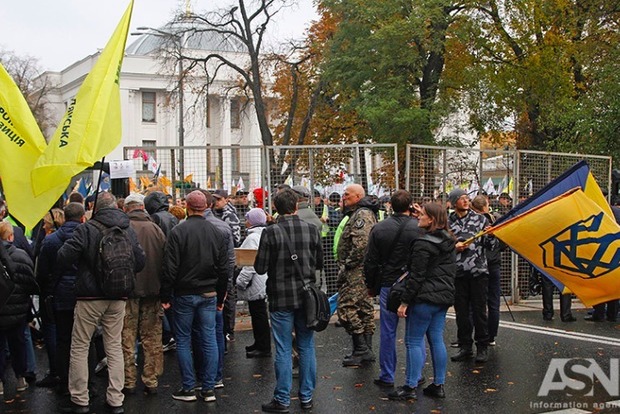 Организаторы акции в Киеве хотят дестабилизировать ситуацию в Украине, - Президент