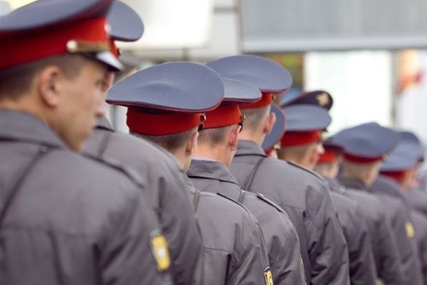 Офіцера поліції у Росії засудили за прихований факт служби в армії США