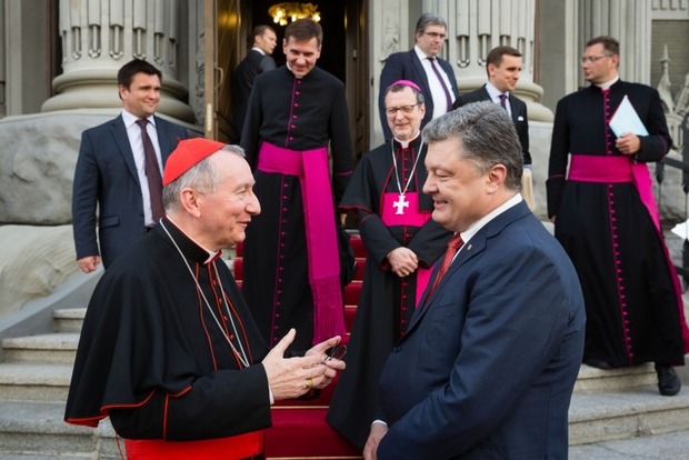 Порошенко просит Святой Престол посодействовать в получении Украиной безвизового режима с ЕС