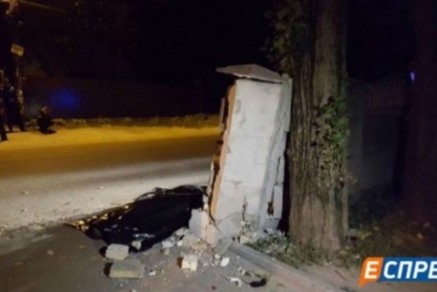 ДТП в Жулянах: водій збив пішоходів на тротуарі, один загинув, двоє травмовані