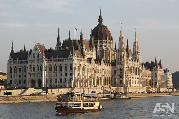 Супутні руйнування: Угорщина вимагає дати статус офіційної своїй мові в Україні