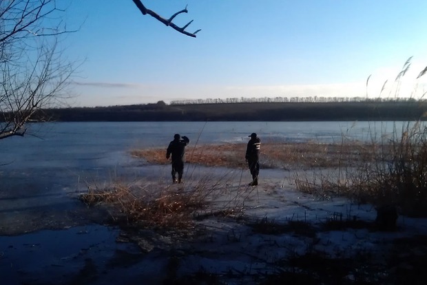 В Днепропетровской области мужчина провалился под лед и погиб