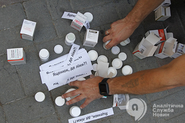 В Украине запретят актерам рекламировать лекарства