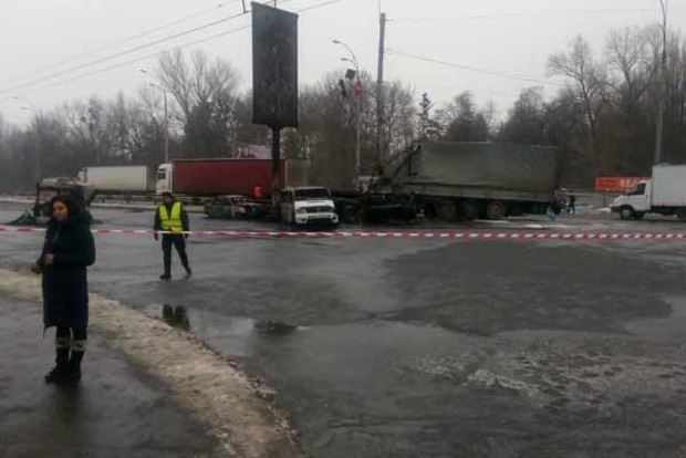 Масштабне ДТП з пожежею в Києві: З'явилися фото і відео