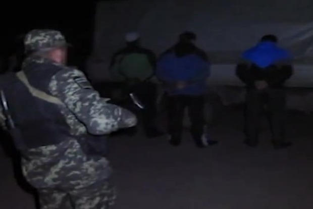 Двое украинцев и россиянин предлагали пограничнику взятку