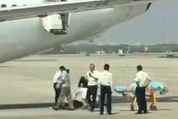  Стюардесса авиакомпании Китая выпала из самолета