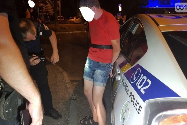 В центре Николаева двое мужчин изнасиловали 12-летнюю девочку
