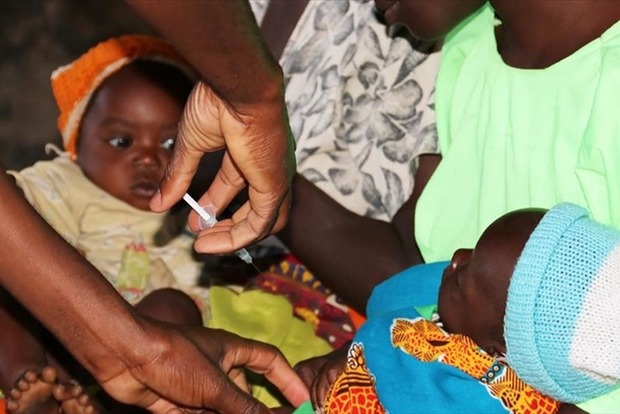 ВОЗ рекомендовала первую вакцину от малярии