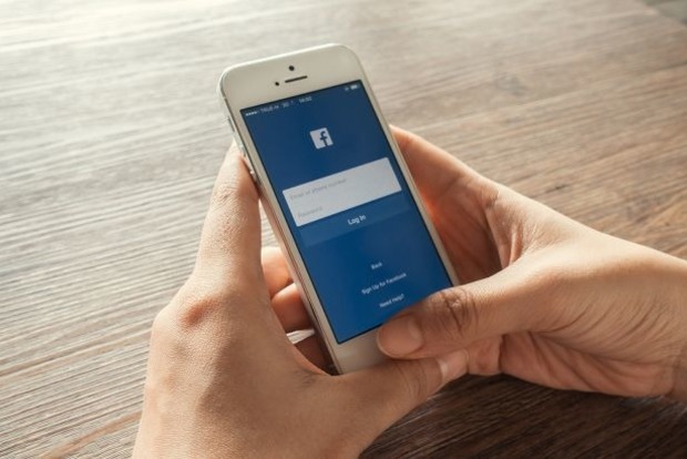 В работе Facebook и Instagram наблюдается масштабный сбой