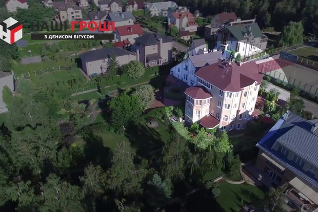 Сожительница главы НКРЭКУ купила дом за $2 млн по соседству с Бойко и Злочевским - СМИ