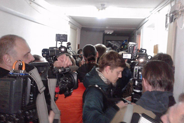 СМИ не попали в зал суда из-за группы поддержки Авакова