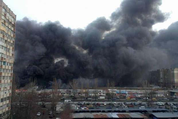 ﻿В Одессе сильный пожар, горит рынок