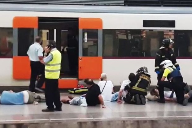В Барселоне электричка врезалась в платформу: 48 человек пострадали