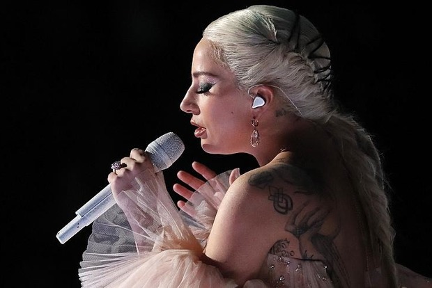 Леді Гага закрутила новий роман із голлівудським красенем