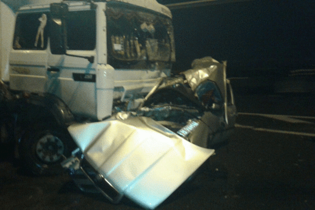 В Ровенской области легковушка влетела в грузовик, есть погибшие