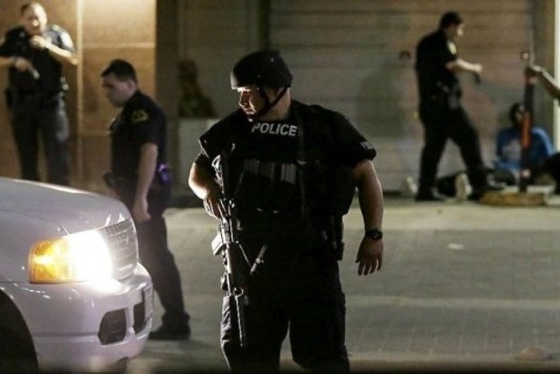 Подозреваемого в стрельбе по полицейским в Далласе подорвали бомбой