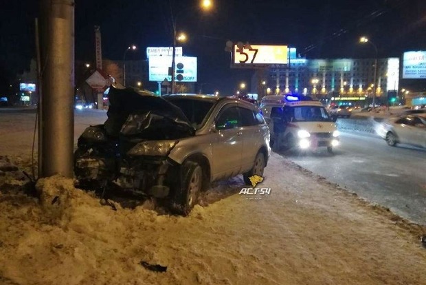 В РФ автомобиль въехал в толпу во время салюта, есть погибшие