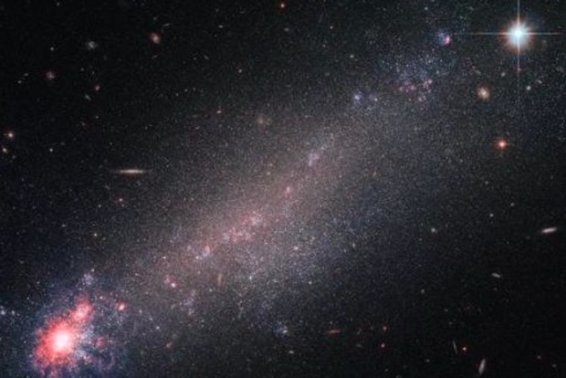 «Хаббл» сделал снимок галактики‍, похожей на комету 