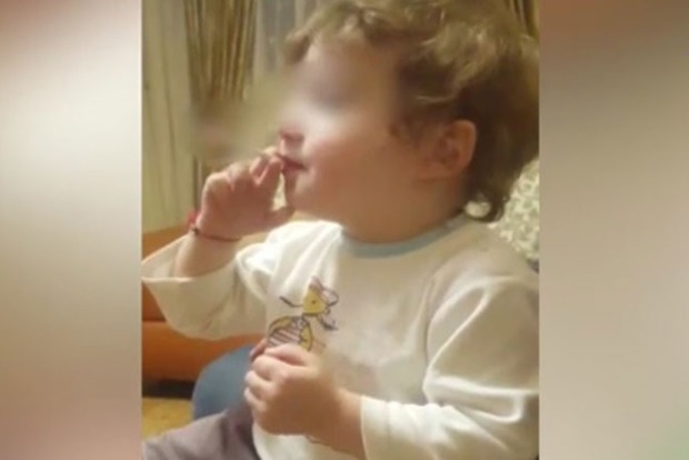 Дядя навчив 2-річного хлопчика з Північної Осетії курити і матюкатися
