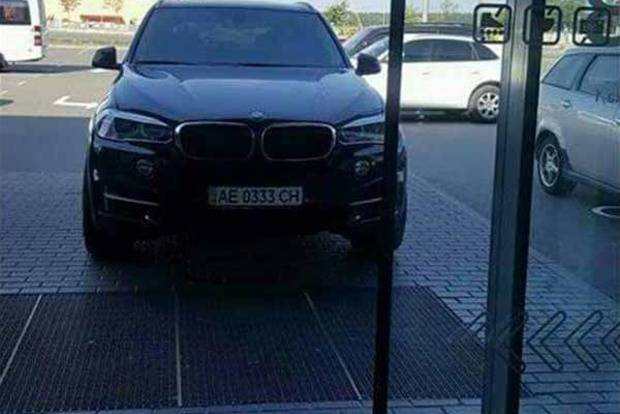 Сеть возмутил «герой парковки» в Киеве. Появились фото