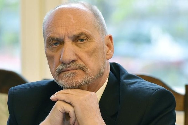 Министр обороны Польши обвинил главу Евросовета Туска в сделке с Путиным