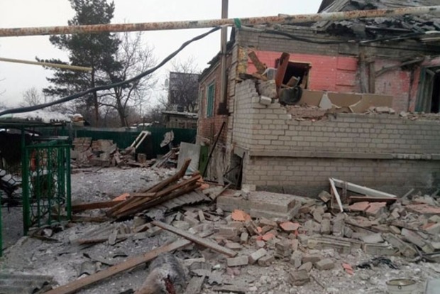 В Авдеевке в результате обстрелов ранен мирный житель, повреждены восемь домов