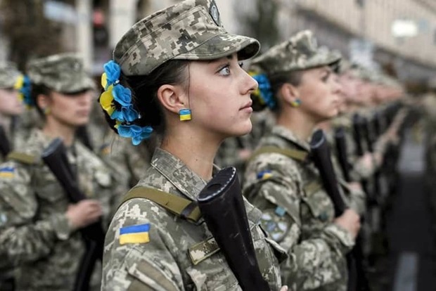 На фоне агрессии России в Украине утвердили список женских профессий, кто станет военнообязанными