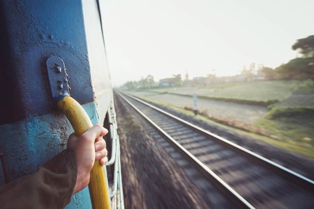 Житомирский подросток умер, после попытки сделать селфи в поезде