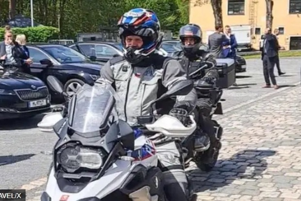 Президент Чехии Павел оказался в больнице – попал в аварию на мотоцикле.