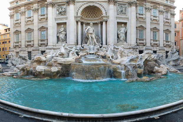 В Риме ввели серьезные штрафы за купание в исторических фонтанах